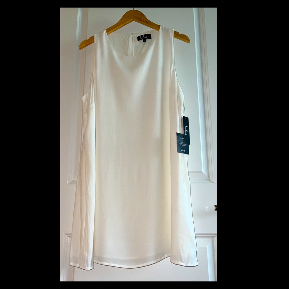 Lulu’s white dress